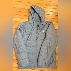 Under Armour Men’s Large insulated puffer jacket in gray.